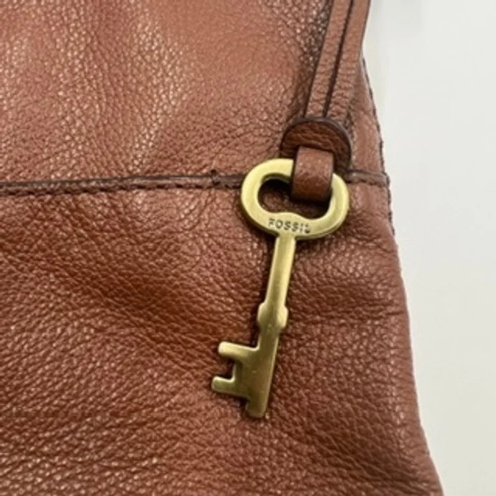 Fossil Brown Pebbled Leather Crossbody Bag ZB7228 with Key Charm - Picture 9 of 9